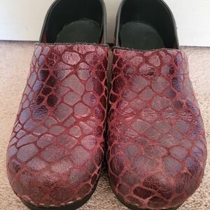 EUC Sanita Professional Clogs Slip On Red Crackled Leather US 7 38